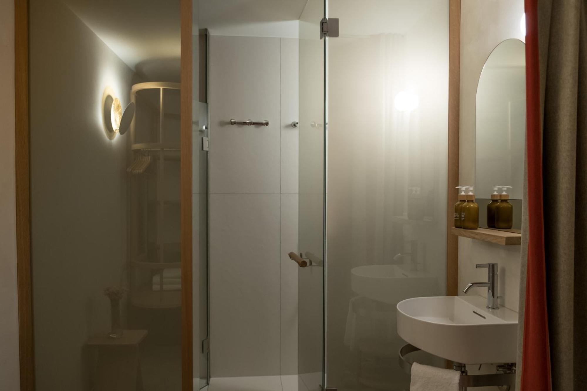 Single Room Shower