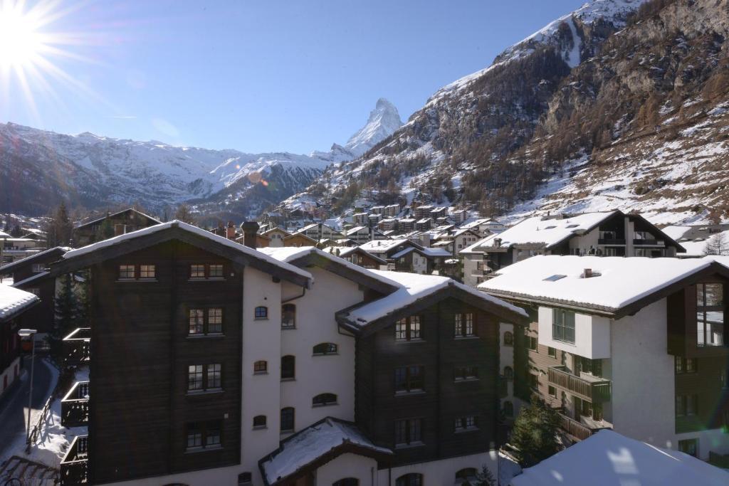 Deluxe Double Room Balcony Matterhorn View