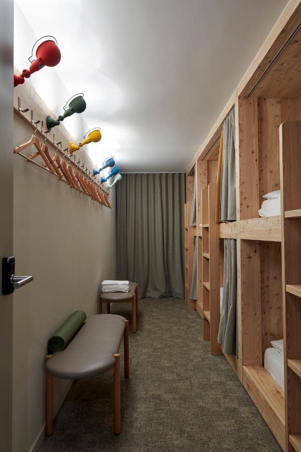 Bed 6-Bed Dormitory Room